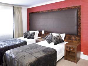 Economy twin with private facilities (bath), and breakfast